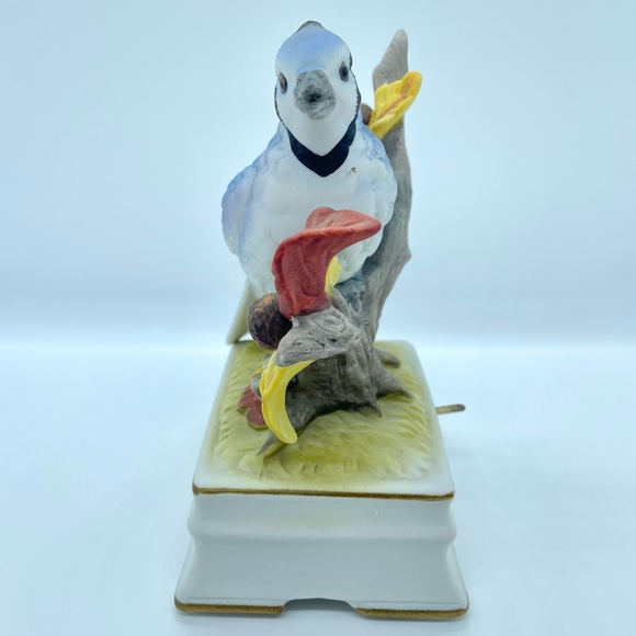 Towle Fine Porcelain Hand Painted Blue Jay Bird Music Box, Vintage Japan 6”H - Picture 4 of 13